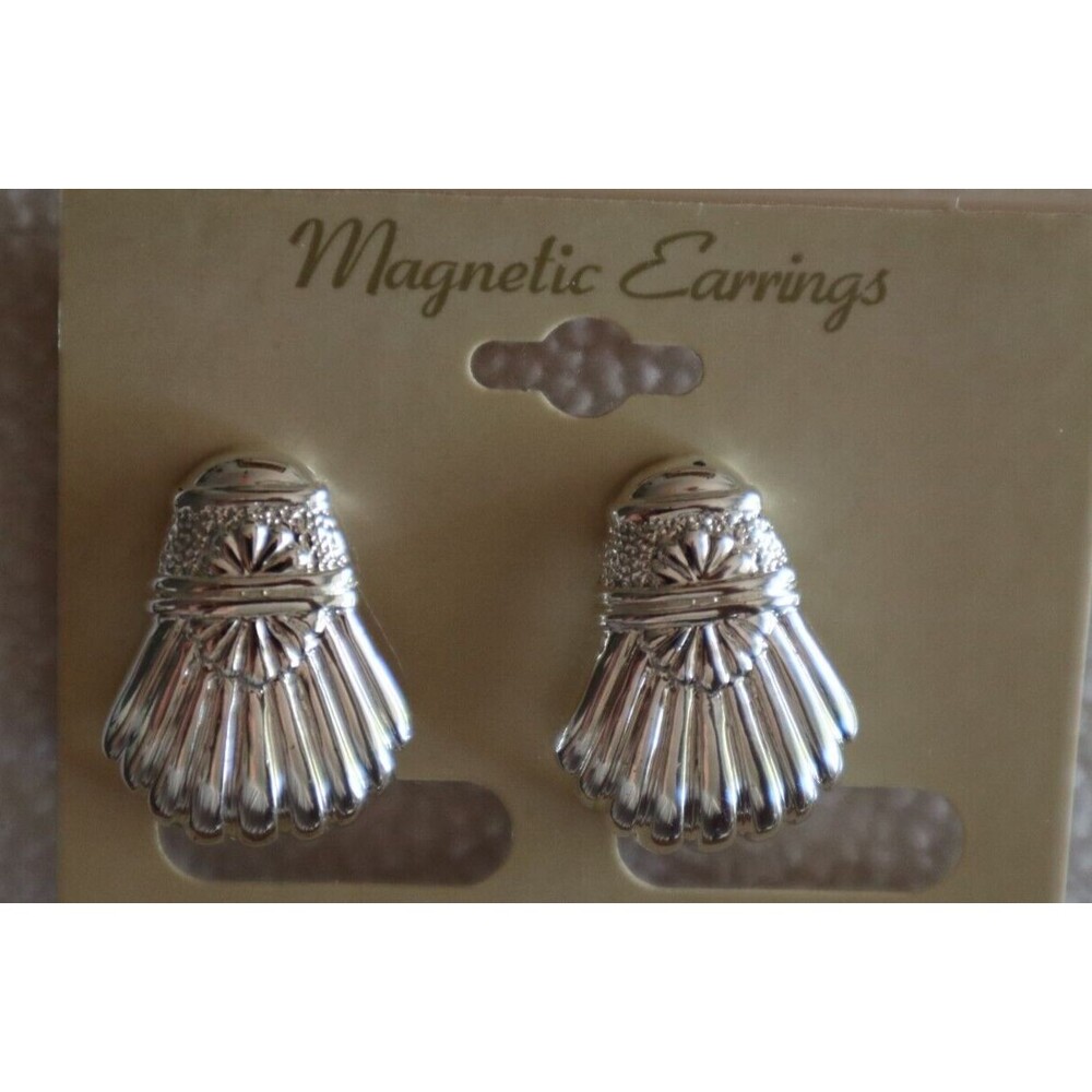 Magnetic Earrings Silver Tone Sea Shells ~1" Magnalock Reversible MRSP $24.00